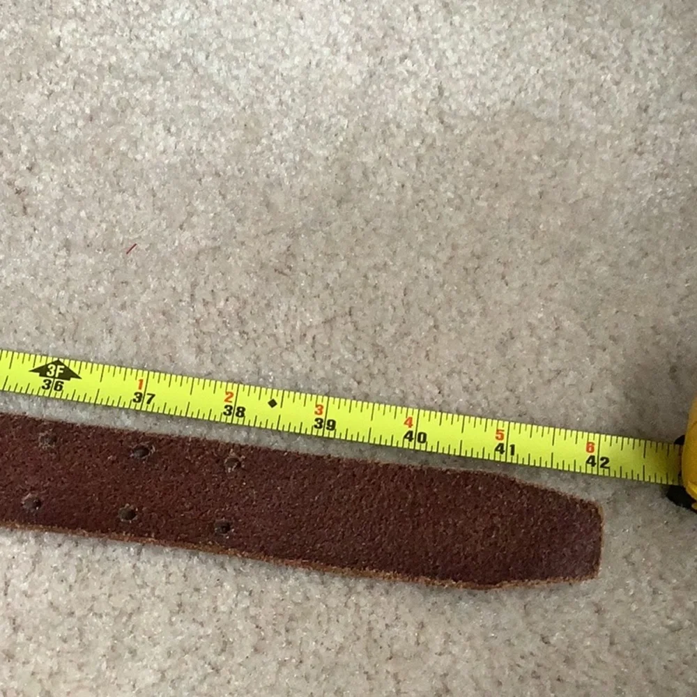 ARIAT genuine leather belt, size M. Smoke free home